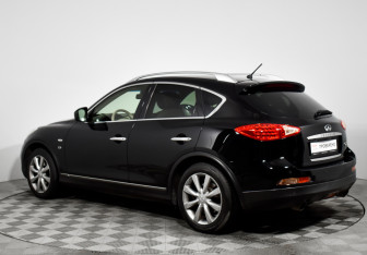 Подержанный автомобиль Infiniti QX50 2015 года (7 фото)