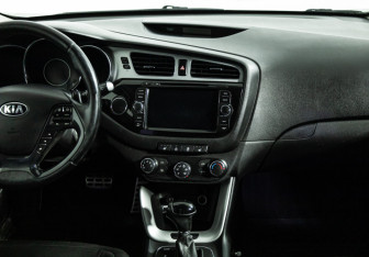 Подержанный автомобиль Kia Ceed Wagon 2013 года (14 фото)