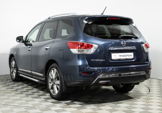 Подержанный автомобиль Nissan Pathfinder 2015 года (7 фото)