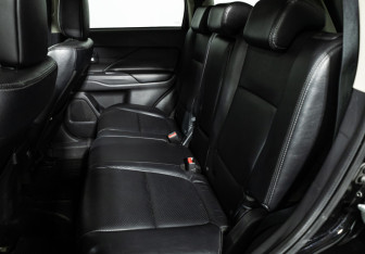 Подержанный автомобиль Mitsubishi Outlander 2013 года (10 фото)