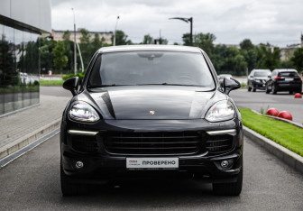 Подержанный автомобиль Porsche Cayenne 2015 года (4 фото)