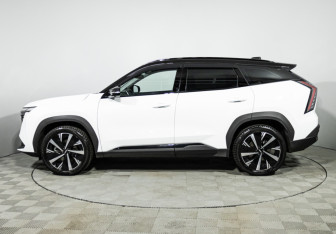 Подержанный автомобиль Geely Atlas 2024 года (8 фото)