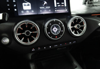 Подержанный автомобиль Tank 300 2023 года (18 фото)