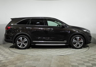 Подержанный автомобиль Kia Sorento 2019 года (4 фото)