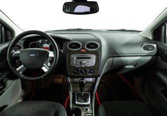 Подержанный автомобиль Ford Focus Sedan 2008 года (13 фото)