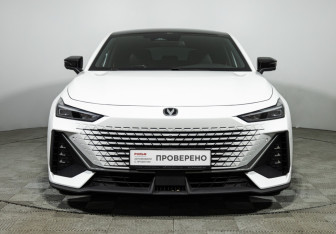 Подержанный автомобиль Changan UNI-V 2024 года (2 фото)