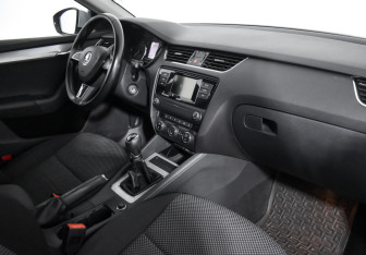 Подержанный автомобиль Skoda Octavia Liftback 2016 года (13 фото)