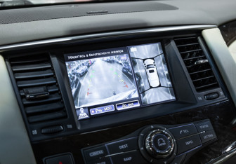 Подержанный автомобиль Infiniti QX80 2014 года (24 фото)