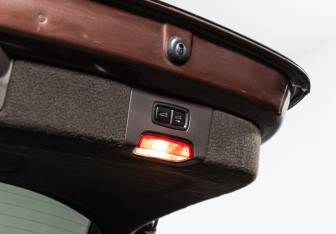 Подержанный автомобиль Porsche Cayenne 2011 года (16 фото)