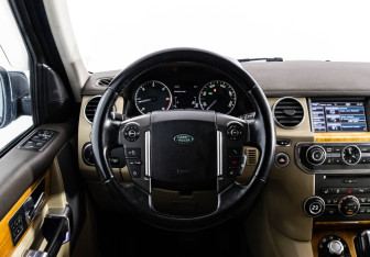 Подержанный автомобиль Land Rover Discovery 2011 года (11 фото)