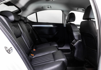 Подержанный автомобиль Skoda Superb Liftback 2019 года (21 фото)