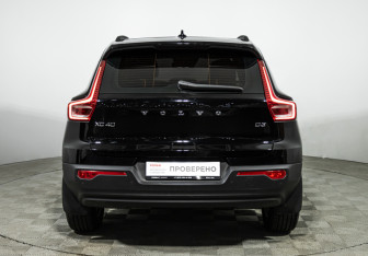 Подержанный автомобиль Volvo XC40 2019 года (6 фото)