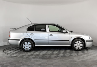 Подержанный автомобиль Skoda Octavia Liftback 2008 года (4 фото)