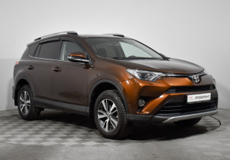 Подержанный автомобиль Toyota RAV4 2017 года (3 фото)