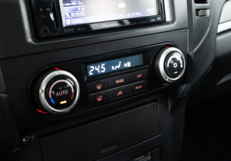 Подержанный автомобиль Mitsubishi Pajero 2008 года (17 фото)