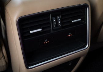 Подержанный автомобиль Porsche Cayenne 2018 года (27 фото)