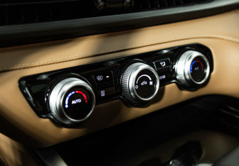 Подержанный автомобиль Changan CS95 2024 года (24 фото)