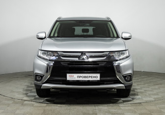 Подержанный автомобиль Mitsubishi Outlander 2018 года (2 фото)