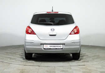 Подержанный автомобиль Nissan Tiida Hatchback 2010 года (6 фото)