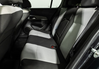 Подержанный автомобиль Chevrolet Cruze Hatchback 2013 года (10 фото)