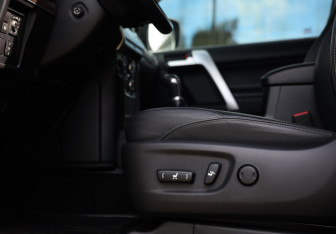 Подержанный автомобиль Toyota Land Cruiser Prado 2018 года (27 фото)
