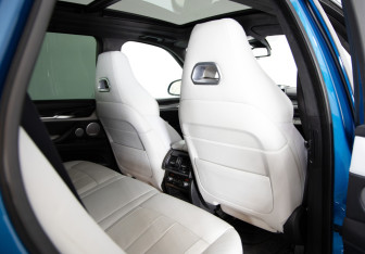 Подержанный автомобиль BMW X5 M 2017 года (15 фото)