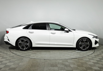 Подержанный автомобиль Kia K5 2020 года (4 фото)