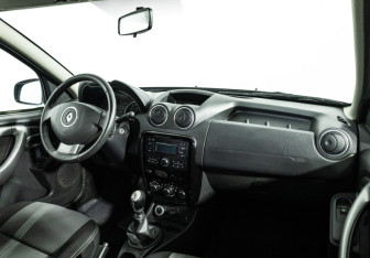 Подержанный автомобиль Renault Duster 2013 года (9 фото)