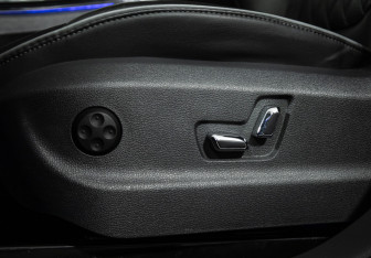 Подержанный автомобиль Hongqi HS5 2021 года (23 фото)