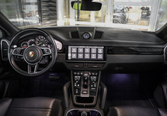 Подержанный автомобиль Porsche Cayenne 2021 года (13 фото)