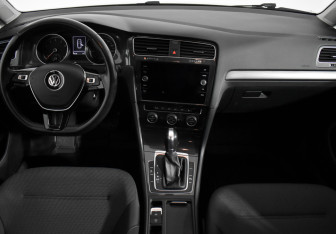 Подержанный автомобиль Volkswagen Golf Hatchback 2018 года (13 фото)