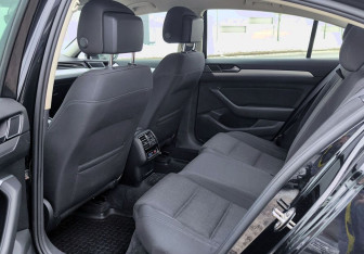 Подержанный автомобиль Volkswagen Passat Sedan 2018 года (16 фото)