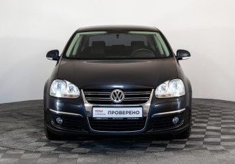 Подержанный автомобиль Volkswagen Jetta Sedan 2010 года (2 фото)