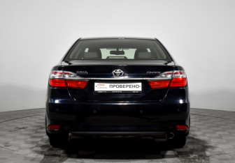 Подержанный автомобиль Toyota Camry Sedan 2015 года (6 фото)