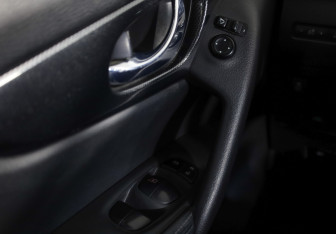 Подержанный автомобиль Nissan X-Trail 2017 года (11 фото)