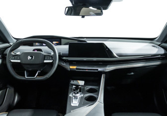 Подержанный автомобиль Changan UNI-V 2023 года (13 фото)