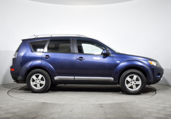 Подержанный автомобиль Mitsubishi Outlander 2008 года (4 фото)
