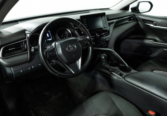 Подержанный автомобиль Toyota Camry Sedan 2021 года (11 фото)