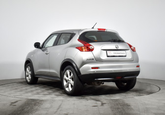 Подержанный автомобиль Nissan Juke 2012 года (7 фото)
