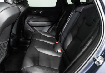 Подержанный автомобиль Volvo XC60 2021 года (10 фото)