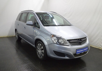 Подержанный автомобиль Opel Zafira Compactvan 2011 года (3 фото)