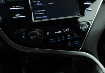 Подержанный автомобиль Toyota Camry Sedan 2018 года (15 фото)