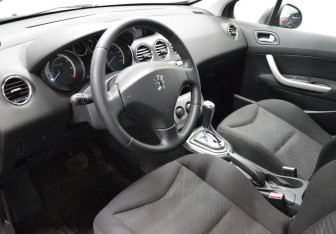 Подержанный автомобиль Peugeot 308 Hatchback 2010 года (10 фото)