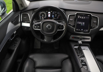 Подержанный автомобиль Volvo XC90 2019 года (12 фото)