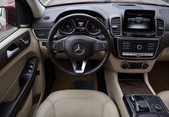 Подержанный автомобиль Mercedes-Benz GLE 2016 года (13 фото)