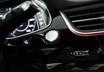 Подержанный автомобиль Audi Q7 2016 года (23 фото)