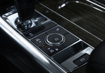 Подержанный автомобиль Land Rover Range Rover Sport 2018 года (34 фото)