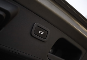 Подержанный автомобиль Jaguar E-Pace 2018 года (33 фото)