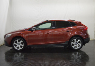 Подержанный автомобиль Volvo V40 Cross Country 2014 года (8 фото)