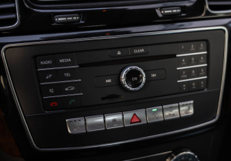 Подержанный автомобиль Mercedes-Benz GLE 2015 года (17 фото)